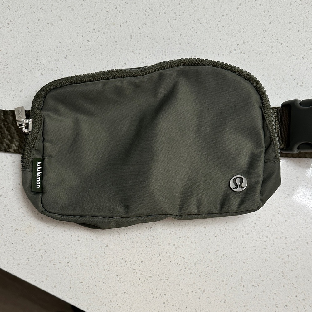 lululemon athletica Dark Green Men's Belt Bag
